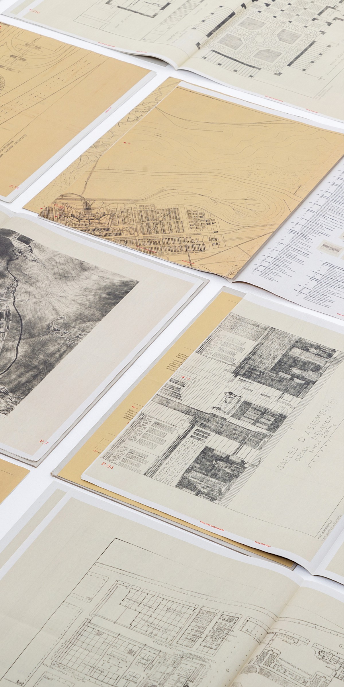Manipuler, transformer, médiatiser : La pratique des designers graphiques face aux documents